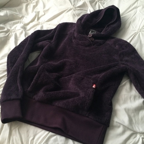 The North Face | Tops | The North Face Plum Purple Oso Fuzzy Pullover ...